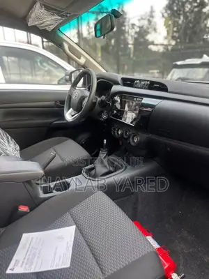 New Toyota Hilux 2023 Silver