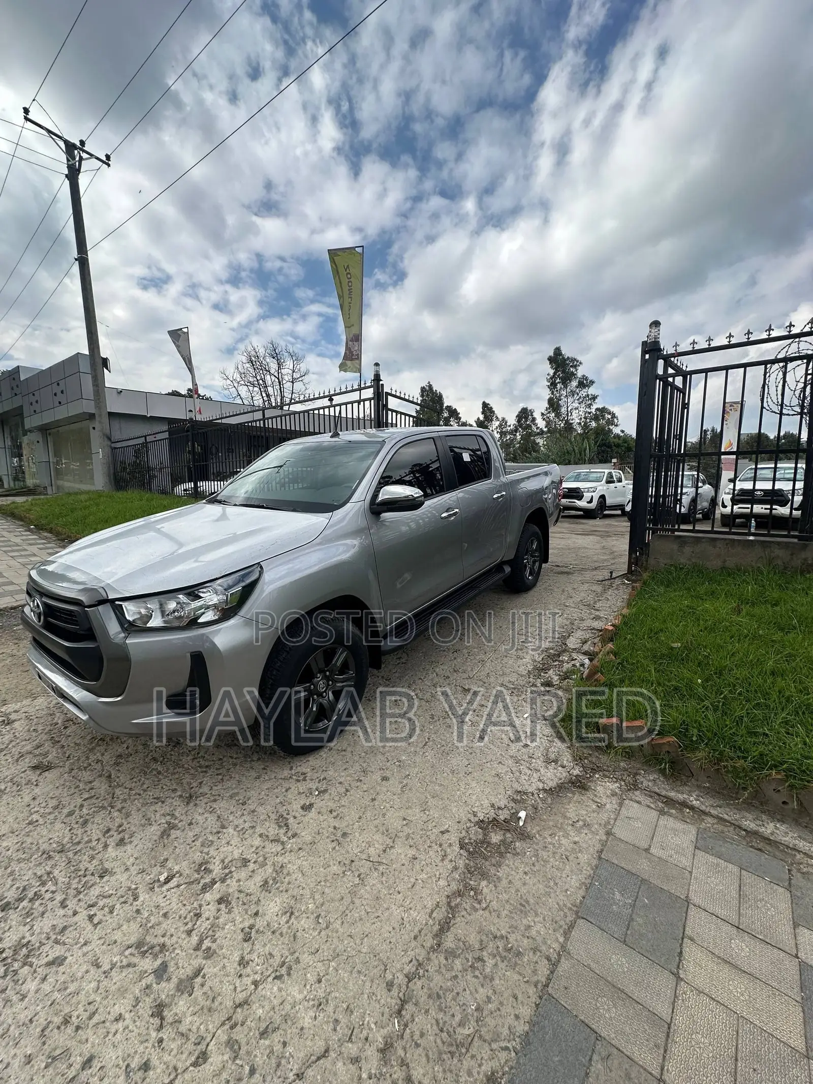 New Toyota Hilux 2023 Silver