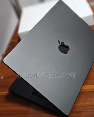 New Laptop Apple MacBook Pro 2025 M5 14-inch 16GB AMD A10 SSD 512GB