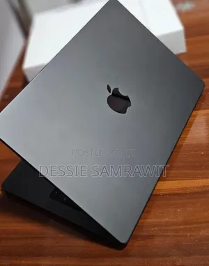 New Laptop Apple MacBook Pro 2025 M5 14-inch 16GB AMD A10 SSD 512GB