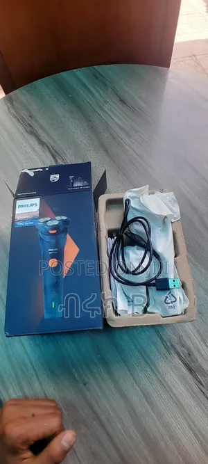 Philips Shaver 1000 Series Rechargeable Electric Razor for Men
