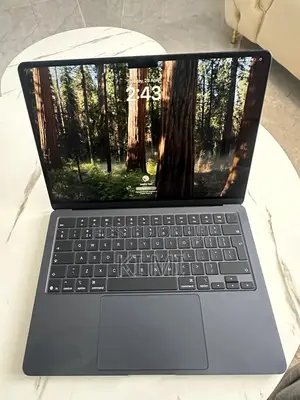 New Laptop Apple MacBook Air 2025 M4 13-inch 16GB Apple M4 SSD 256GB
