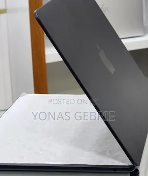 New Laptop Apple MacBook 16GB Apple M4 SSD 256GB