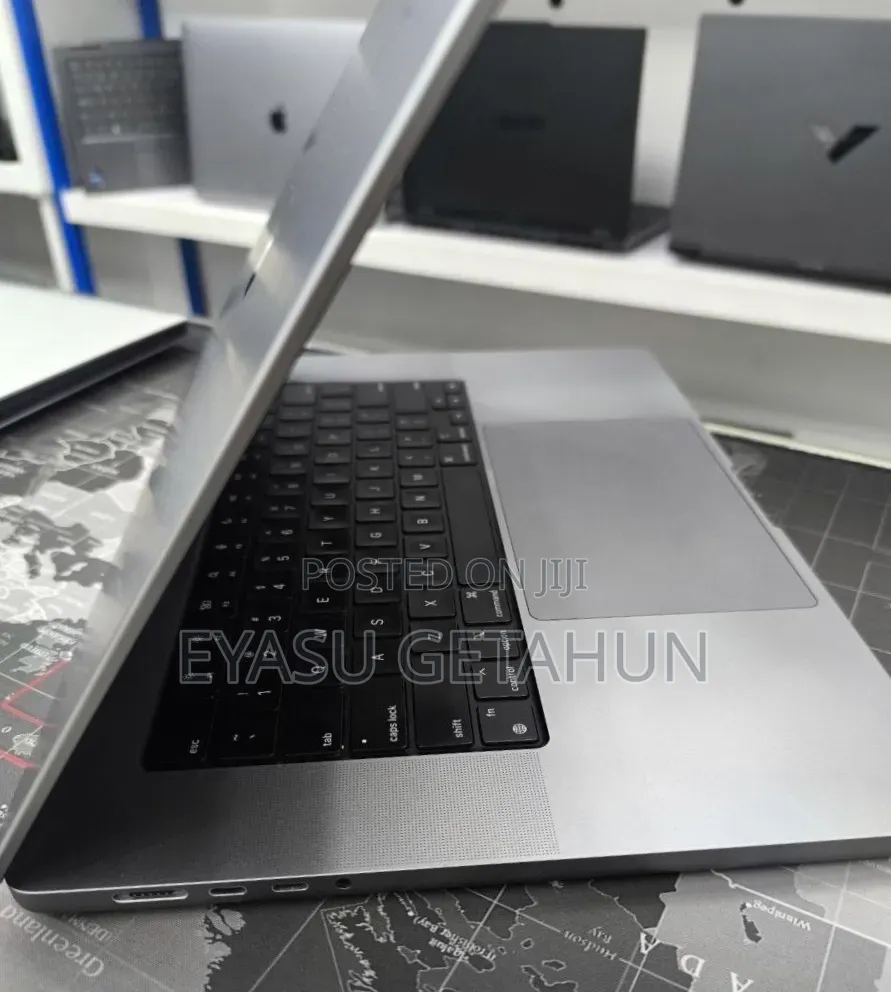 New Laptop Apple MacBook Pro M1 32GB Apple M1 Pro SSD 1T