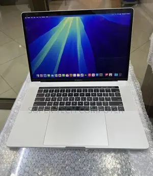 New Laptop Apple MacBook Pro 2018 16GB Intel Core i7 SSD 256GB