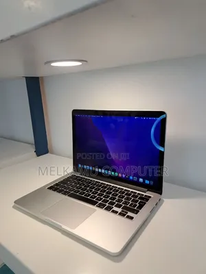 New Laptop Apple MacBook Pro 8GB Intel Core i5 SSD 256GB