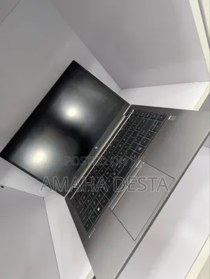 New Laptop HP ZBook Firefly G8 16GB Intel Core i7 SSD 512GB