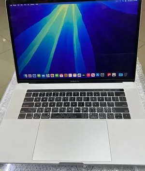 New Laptop Apple MacBook Pro 2018 16GB Intel Core i7 SSD 256GB