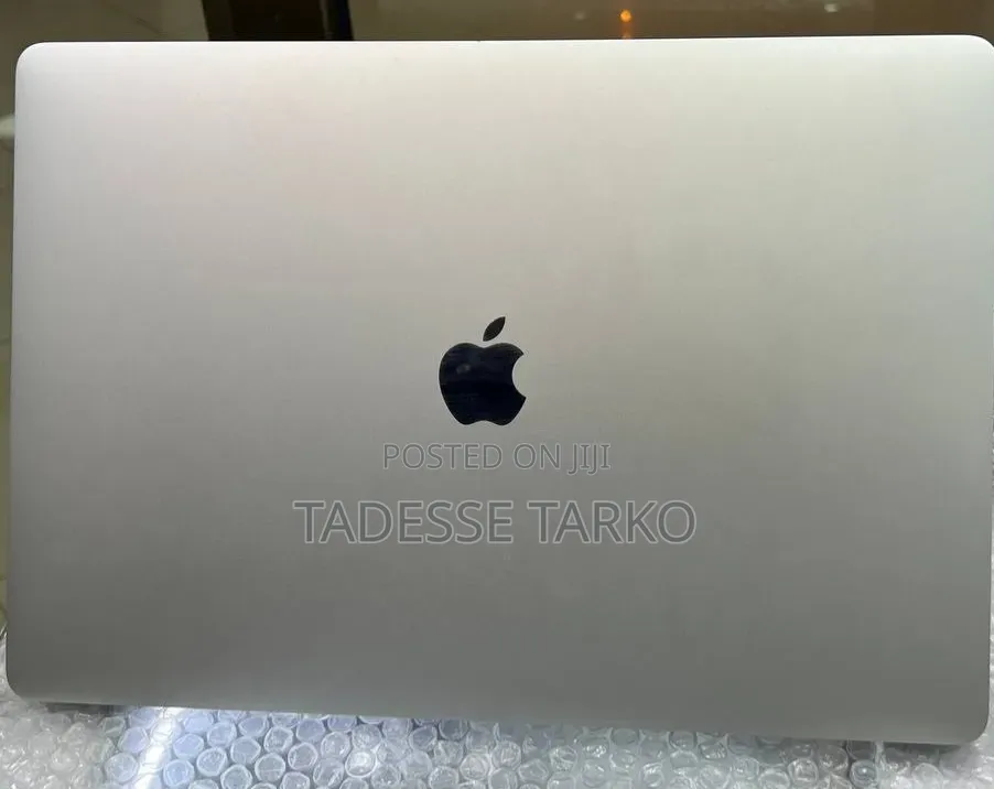New Laptop Apple MacBook Pro 2018 16GB Intel Core i7 SSD 256GB