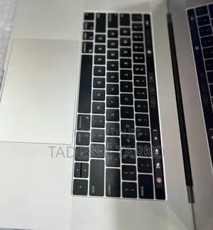 New Laptop Apple MacBook Pro 2018 16GB Intel Core i7 SSD 256GB