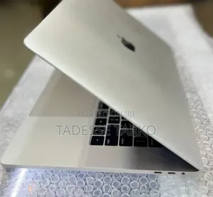 New Laptop Apple MacBook Pro 2018 16GB Intel Core i7 SSD 256GB