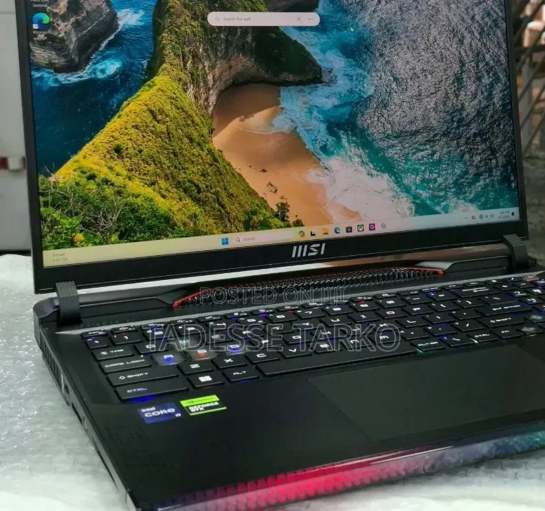 New Laptop MSI Raider GE78 32GB Intel Core i9 SSD 1T