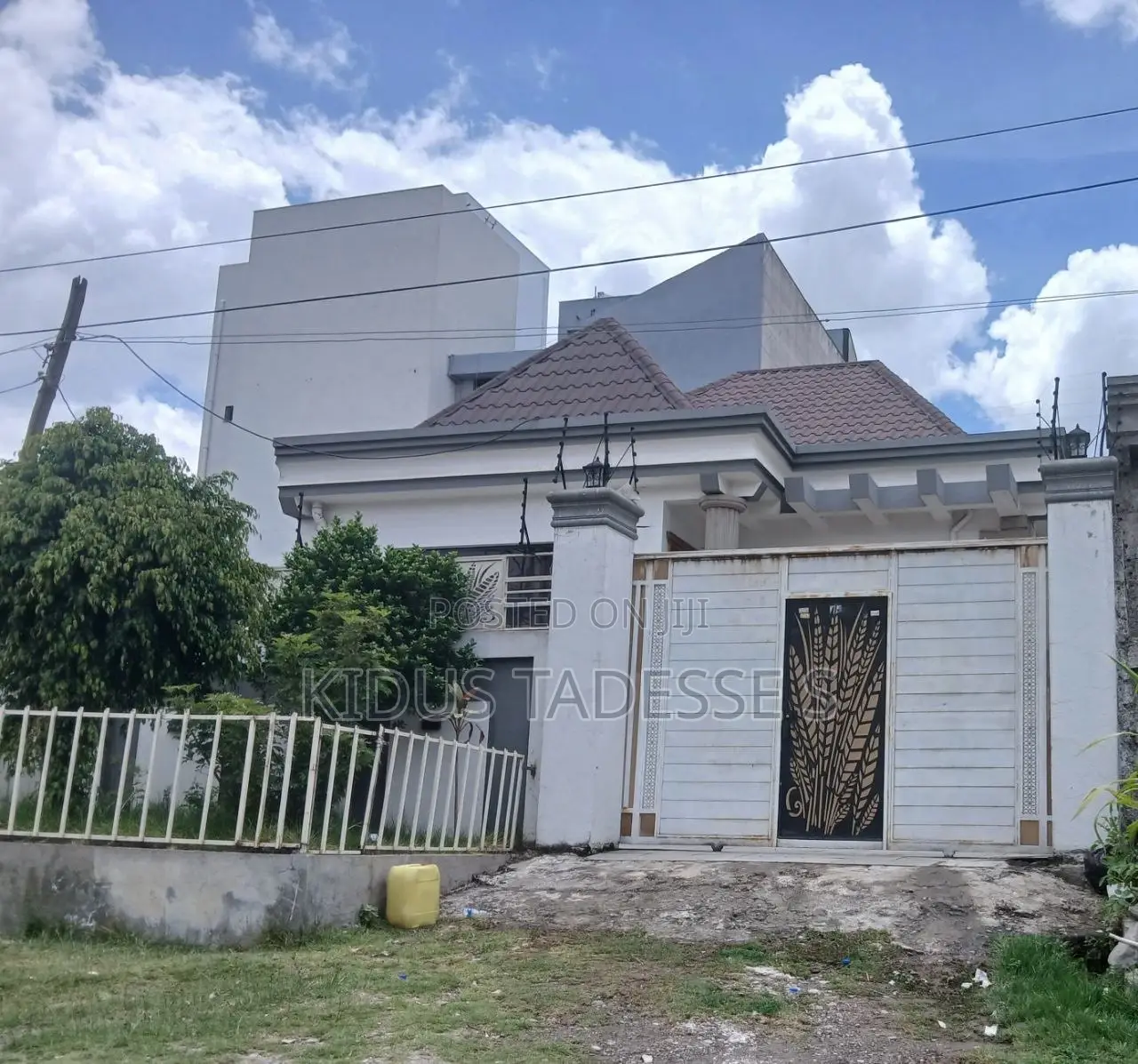 Furnished 3bdrm Villa in 230 M2 3 Bedrooms 2, Bole for sale