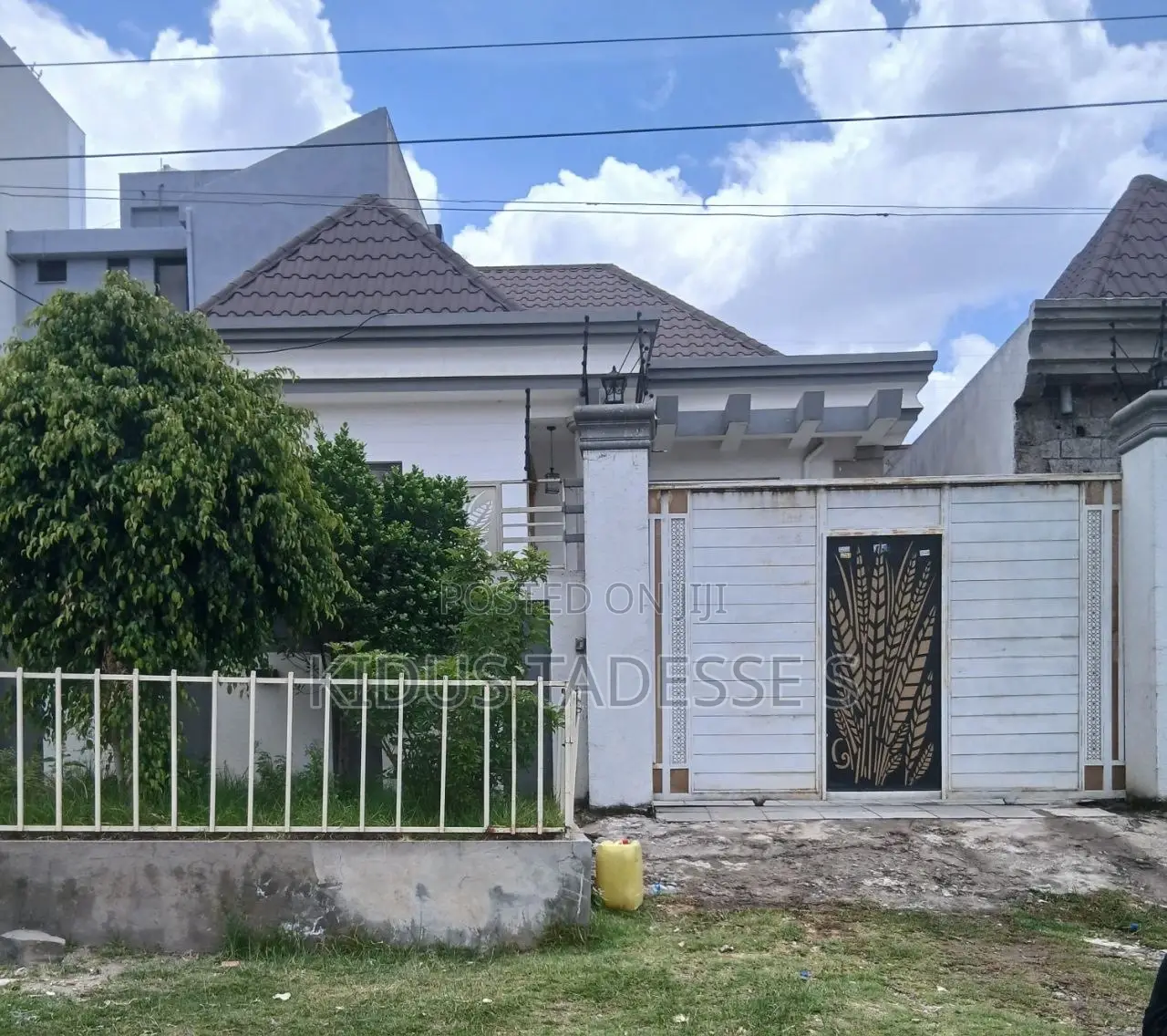 Furnished 3bdrm Villa in 230 M2 3 Bedrooms 2, Bole for sale