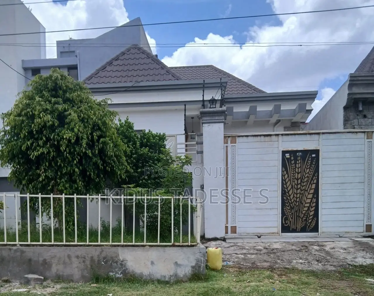 Furnished 3bdrm Villa in 230 M2 3 Bedrooms 2, Bole for sale
