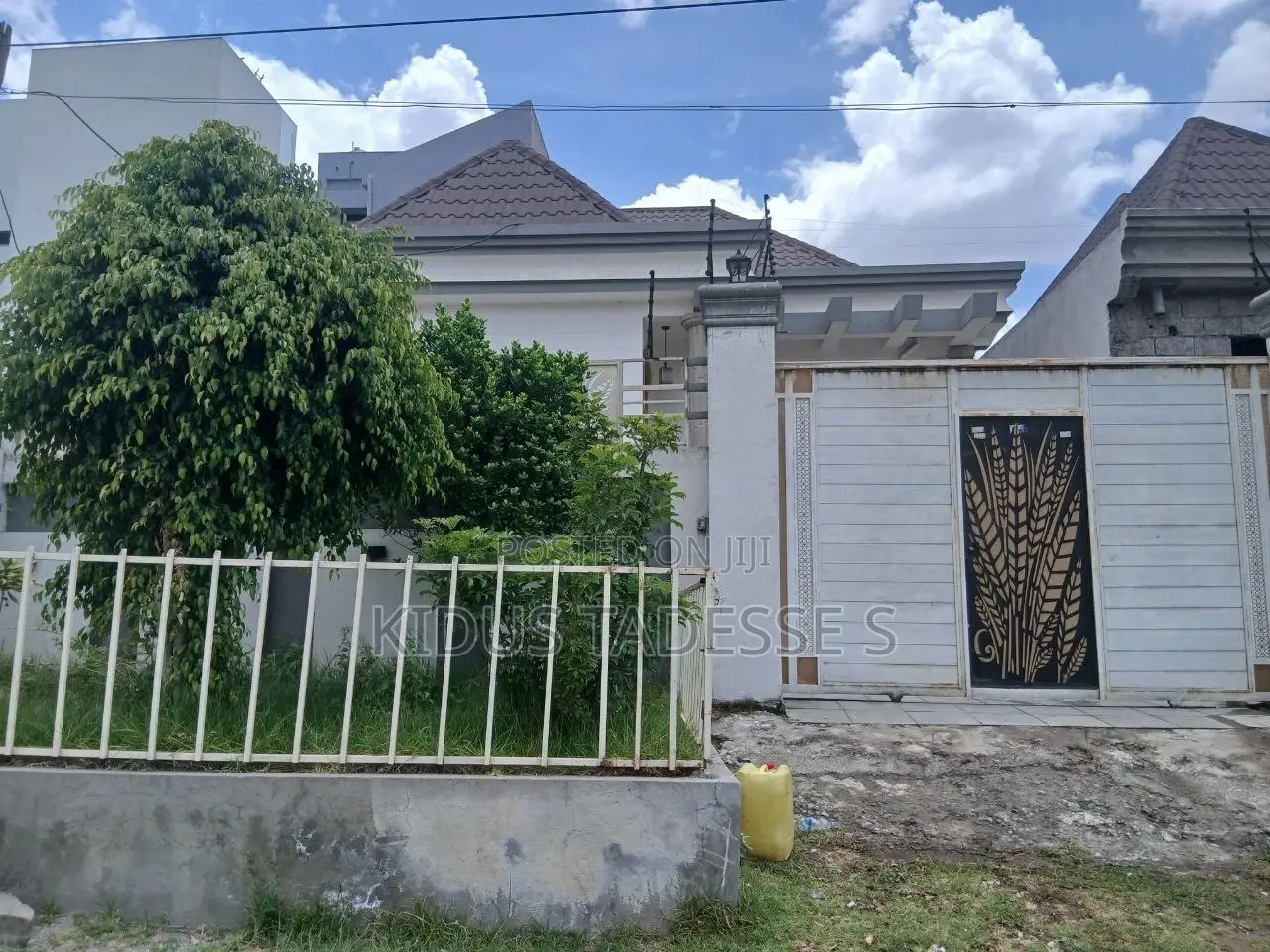 Furnished 3bdrm Villa in 230 M2 3 Bedrooms 2, Bole for sale