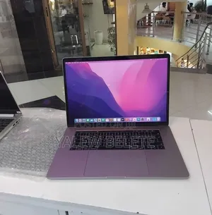 New Laptop Apple MacBook Pro 2017 16GB Intel Core i7 SSD 512GB