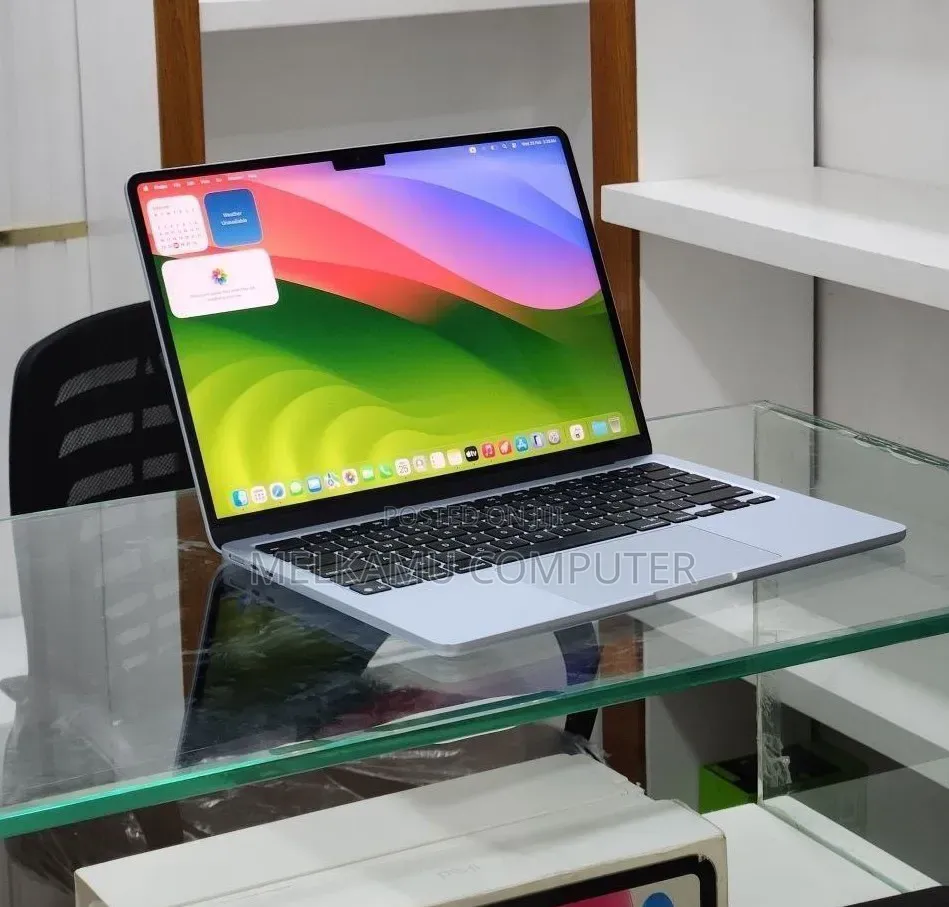 New Apple MacBook Air 2025 M4 15-inch 16GB Intel Core i7 SSD 256GB