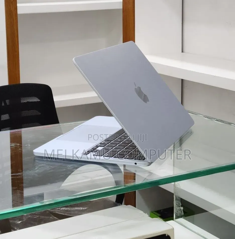 New Apple MacBook Air 2025 M4 15-inch 16GB Intel Core i7 SSD 256GB