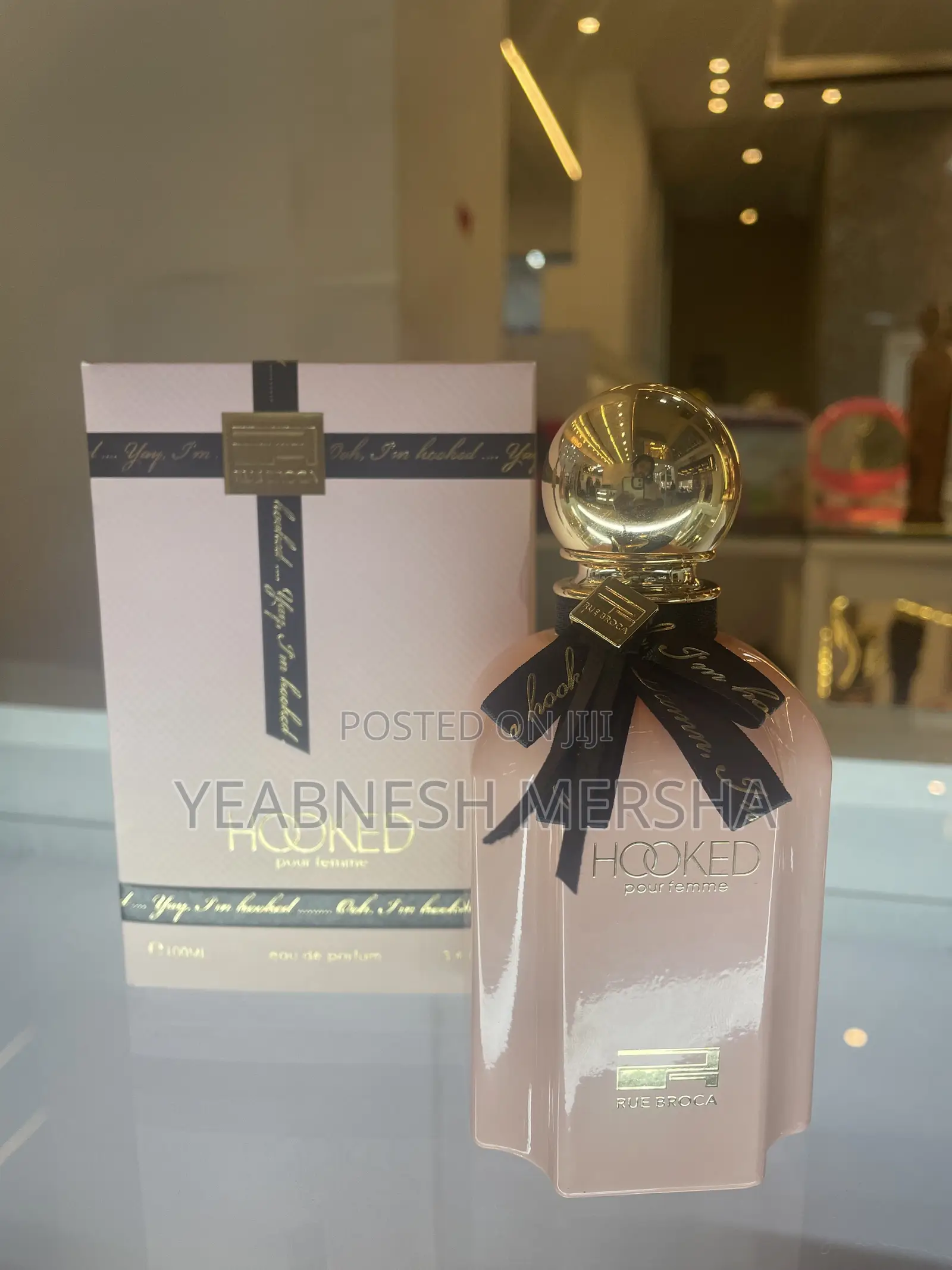 Hooked Pour Femme
