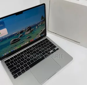 New Laptop Apple MacBook 16GB Apple M4 SSD 256GB