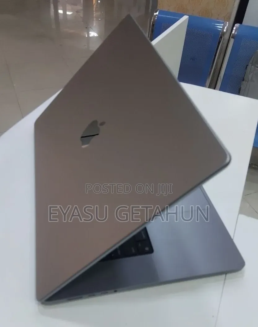 New Laptop Apple MacBook Pro M1 32GB Apple M1 Pro SSD 1T