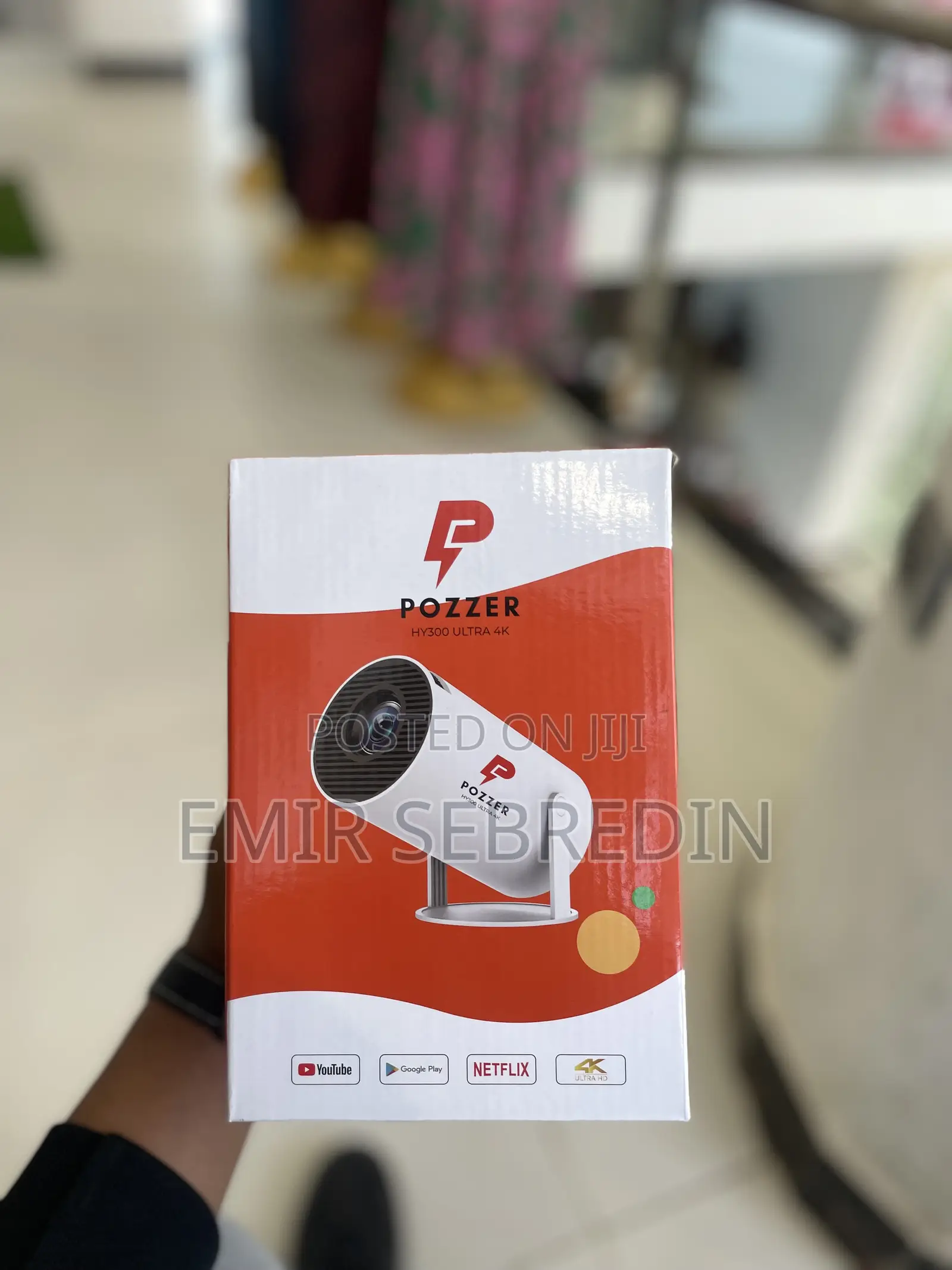 Pozzer 130-Inch Projector