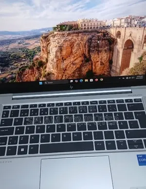 New Laptop HP EliteBook 830 G8 16GB Intel Core i5 SSD 512GB