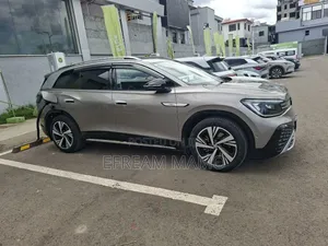 Volkswagen ID.6 2024 Gold
