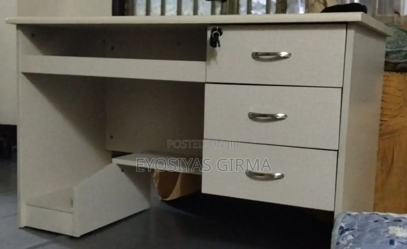 Office / Study Table