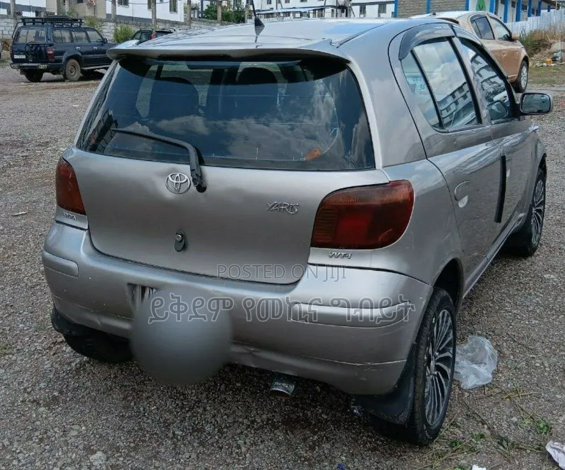 Toyota Vitz 2003 Silver