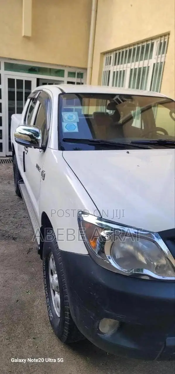 Toyota Hilux 2.5 D-4D 4X4 SRX 2010 Silver