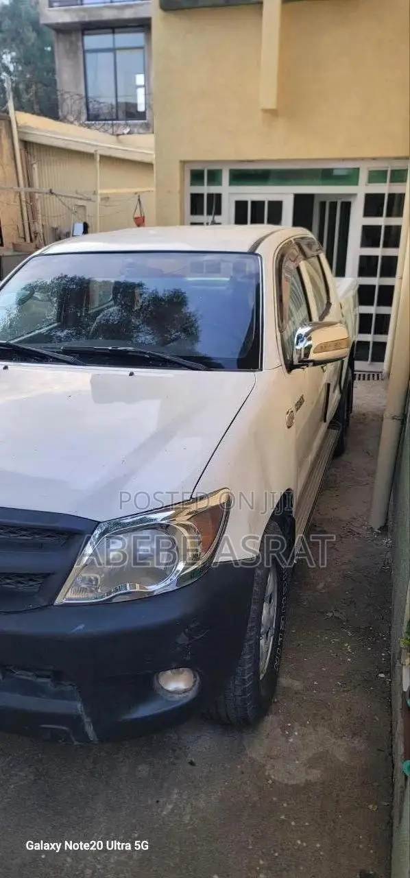 Toyota Hilux 2.5 D-4D 4X4 SRX 2010 Silver