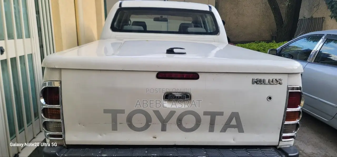 Toyota Hilux 2.5 D-4D 4X4 SRX 2010 Silver