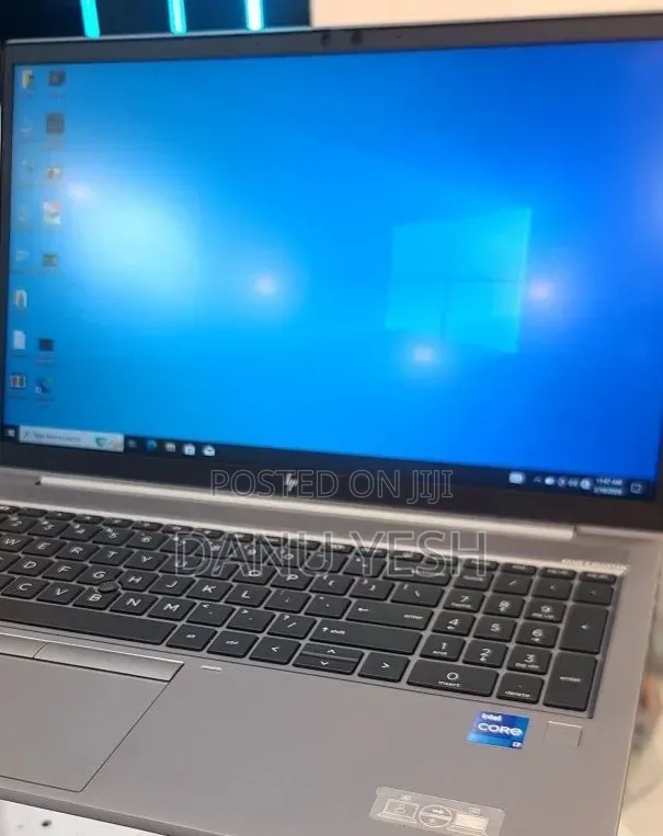 New Laptop HP ZBook Firefly G8 16GB Intel Core i7 SSD 512GB