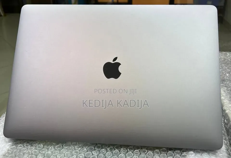 New Laptop Apple MacBook Pro 2017 16GB Intel Core i7 SSD 512GB