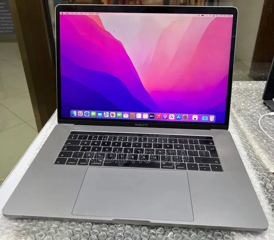 New Laptop Apple MacBook Pro 2017 16GB Intel Core i7 SSD 512GB
