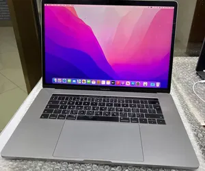 New Laptop Apple MacBook Pro 2017 16GB Intel Core i7 SSD 512GB