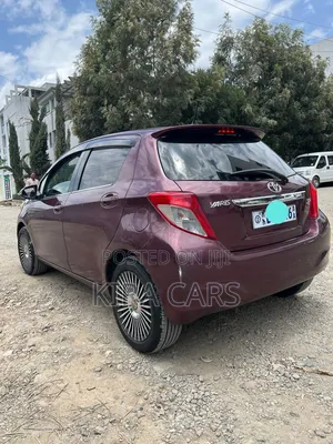 Toyota Yaris 2012 Burgundy