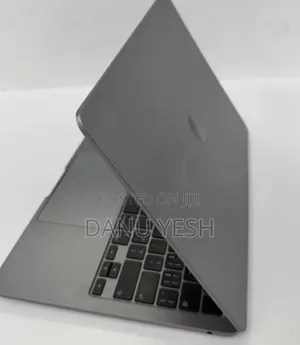 New Laptop Apple MacBook Air 2024 M3 13-inch 16GB Apple M3 SSD 256GB