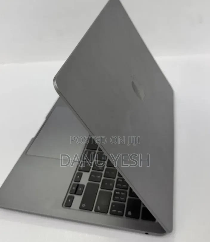 New Laptop Apple MacBook Air 2024 M3 13-inch 16GB Apple M3 SSD 256GB