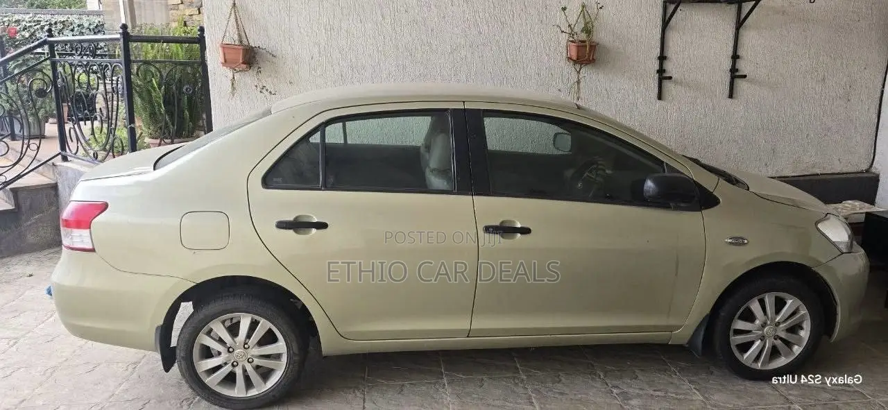 Toyota Yaris 2006 Gold