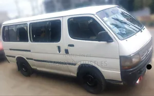 Toyota HiAce 2002 White