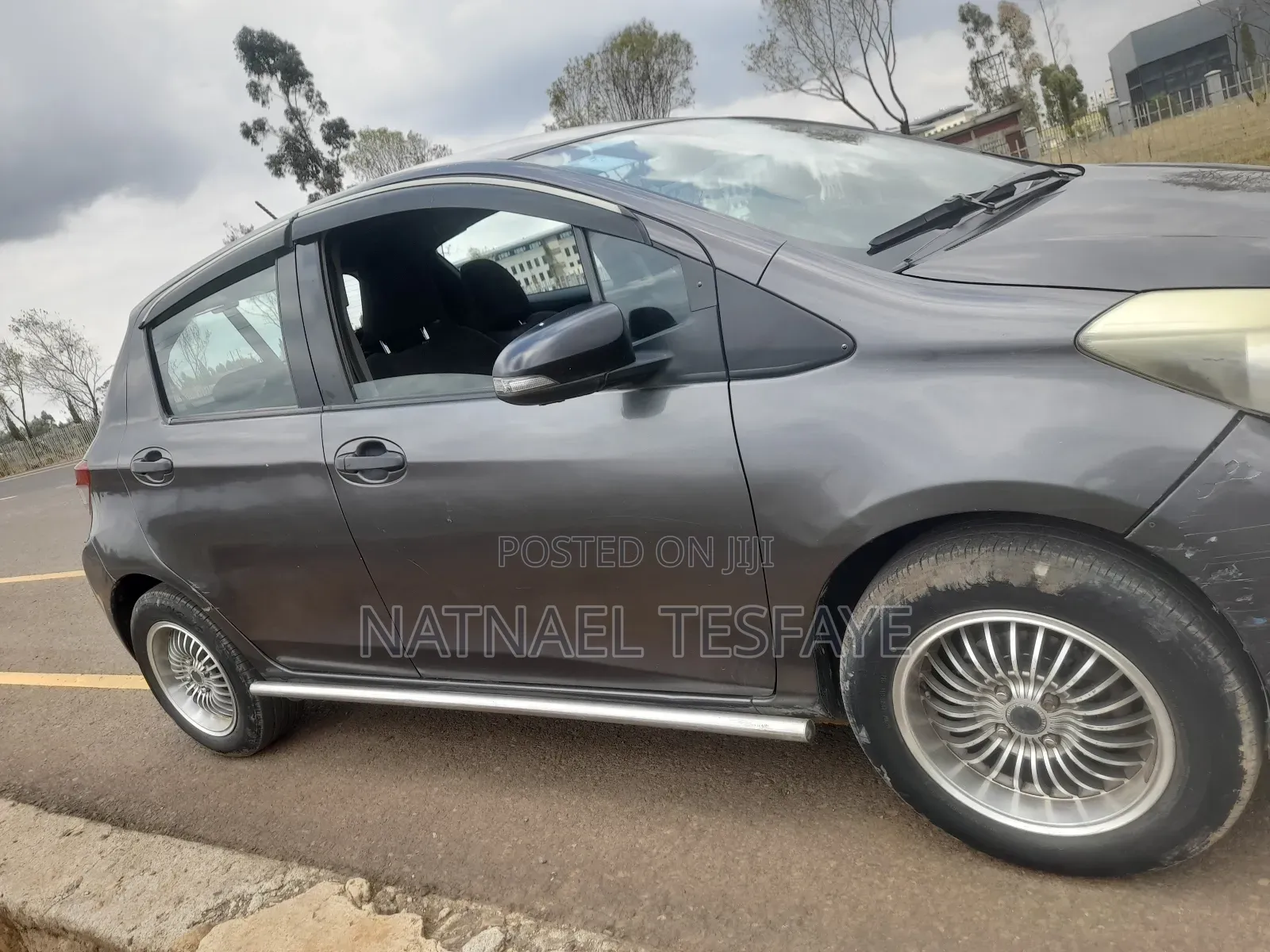 Toyota Yaris Base Hatchback 3dr 2011 Gray