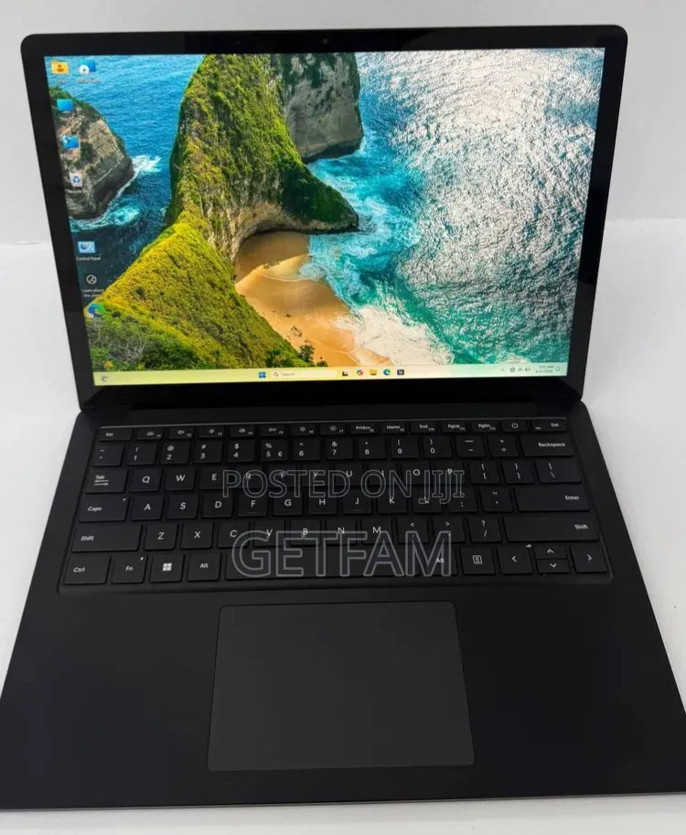 New Laptop Microsoft Surface 16GB Intel Core i7 SSD 256GB
