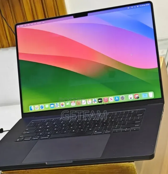 New Apple MacBook Air 2024 M3 15-inch 36GB Intel Core M3 SSD 512GB