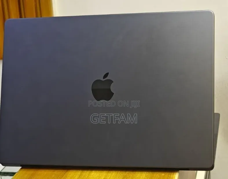 New Apple MacBook Air 2024 M3 15-inch 36GB Intel Core M3 SSD 512GB