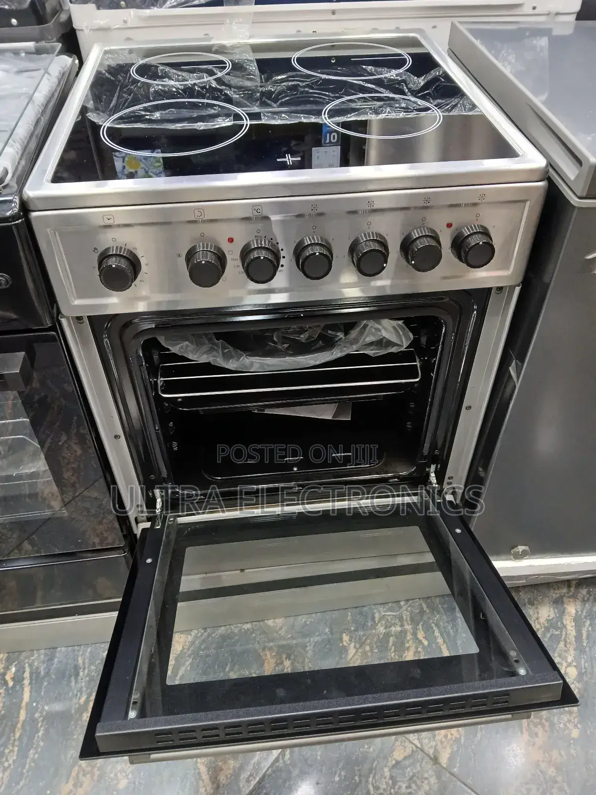 Kumtel 60cm by 60cm Freestanding Ceramic Electric Cooker.