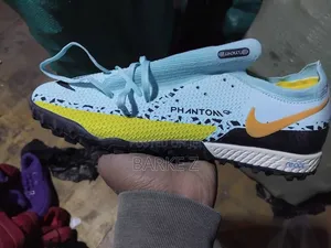 Nike Phantom Football Boots