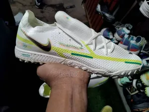 Nike Phantom Football Boots